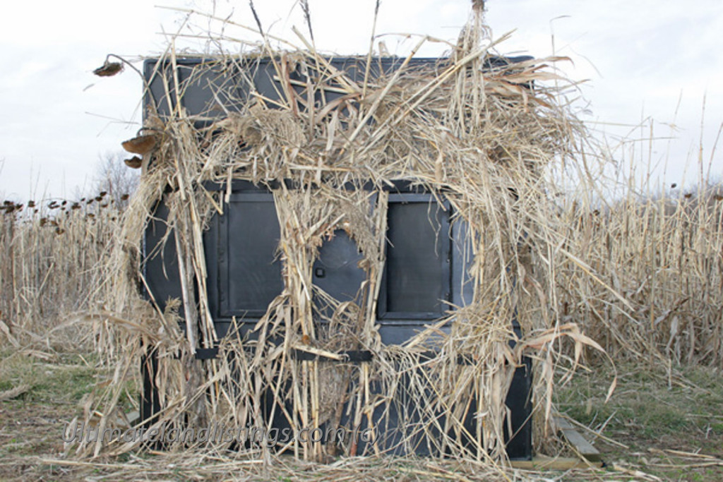 Iowa Rack Shack Blind showing use of brush belts holding natural material for camoflauge.